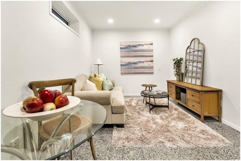 Photo of property in 2/24 Selwyn Road, Cockle Bay, Auckland, 2014