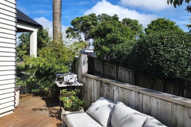 Photo of property in 5 Butlers Lane, Oakura, 4314