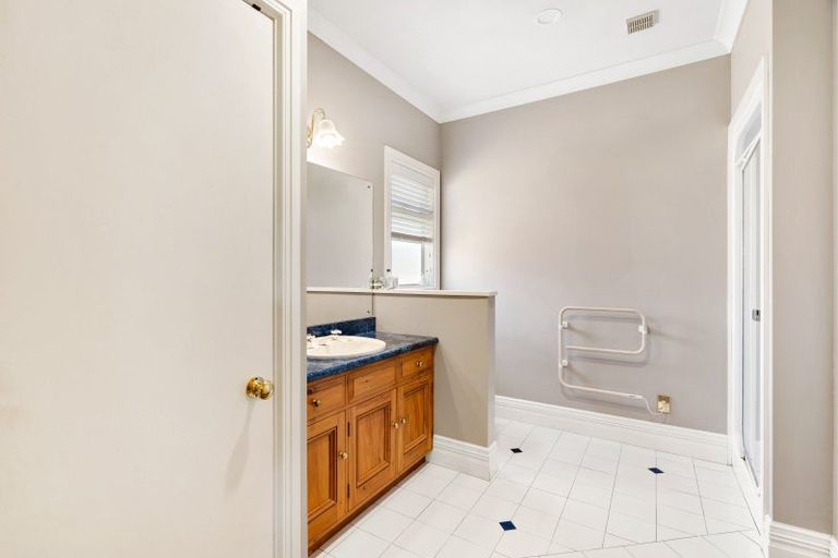 Photo of property in 15 Ross Place, Greenmeadows, Napier, 4112