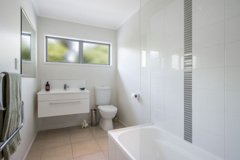 Photo of property in 27 Tory Way, Omokoroa, 3114