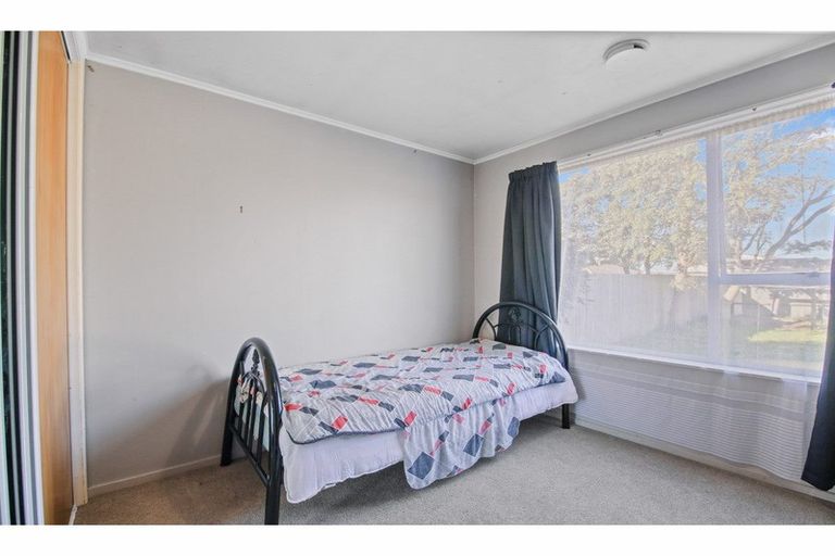 Photo of property in 72 Denise Crescent, Hornby, Christchurch, 8042