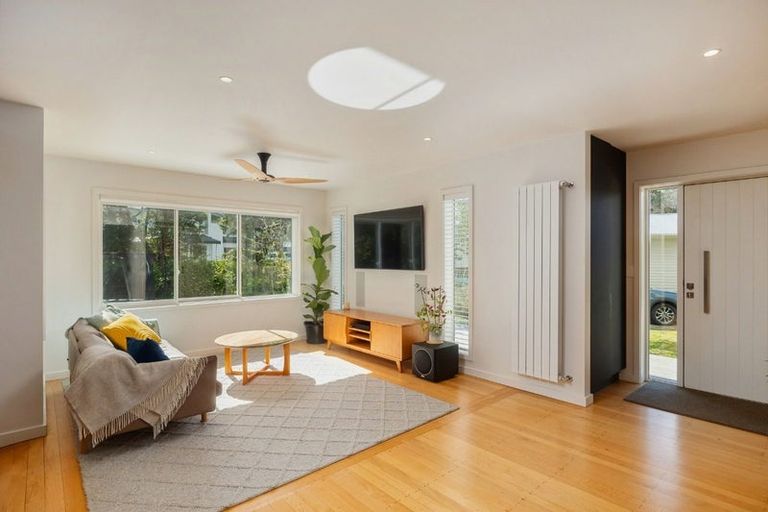 Photo of property in 11 Westbourne Road, Murrays Bay, Auckland, 0630