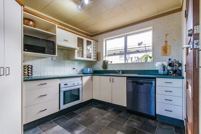 Photo of property in 16 Kimberley Grove, Westbrook, Palmerston North, 4412