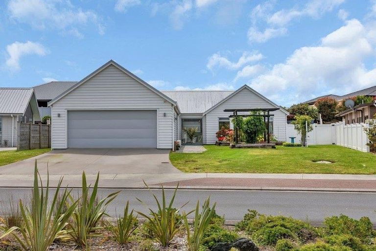 Photo of property in 68 Stace Hopper Drive, One Tree Point, 0118