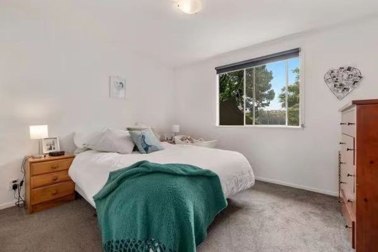 Photo of property in 2/29 Ludlow Terrace, Totara Vale, Auckland, 0627