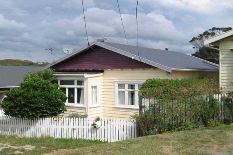 Photo of property in 17 Cam Street, Island Bay, Wellington, 6023