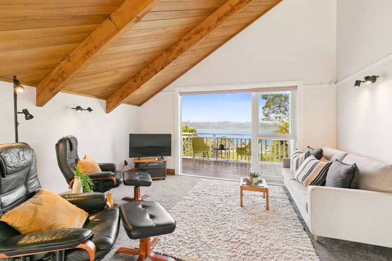 Photo of property in 79 Ranui Crescent, Khandallah, Wellington, 6035