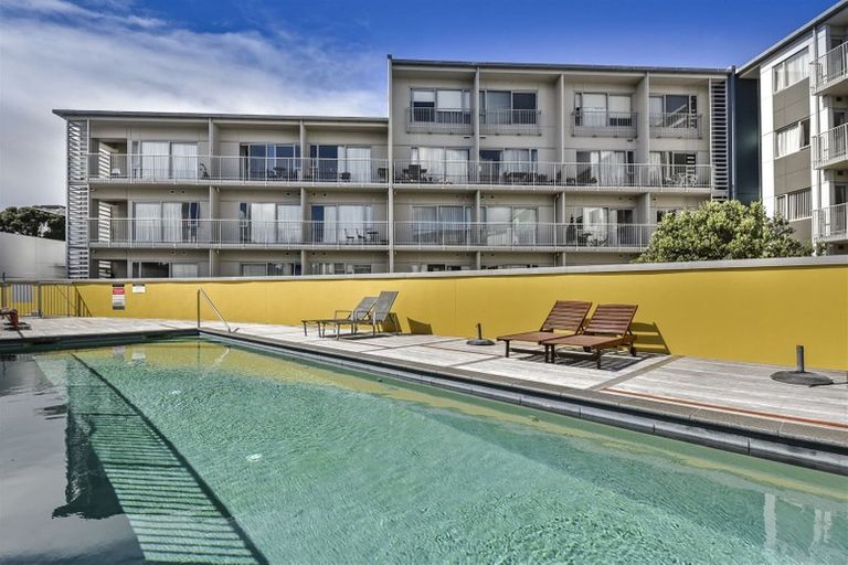 Photo of property in Shoal Haven Apartments, 207a/130 Anzac Street, Takapuna, Auckland, 0622