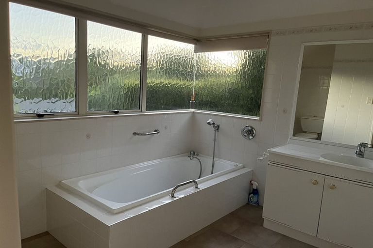 Photo of property in 1/30 Bevyn Street, Castor Bay, Auckland, 0620