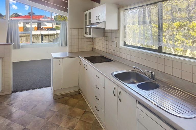 Photo of property in 6 Ervine Place, Bucklands Beach, Auckland, 2014