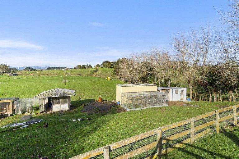 Photo of property in 141 Karioitahi Road, Waiuku, 2683