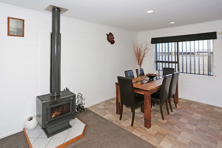 Photo of property in 16 Thorn Road, Tuakau, 2121