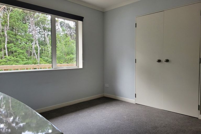 Photo of property in 11a Viridian Lane, Greenhithe, Auckland, 0632