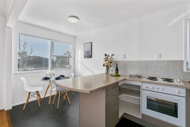 Photo of property in 10 Beeston Crescent, Manurewa, Auckland, 2102