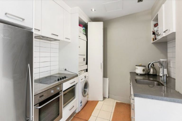 Photo of property in The Capital, 4/370 Oriental Parade, Oriental Bay, Wellington, 6011