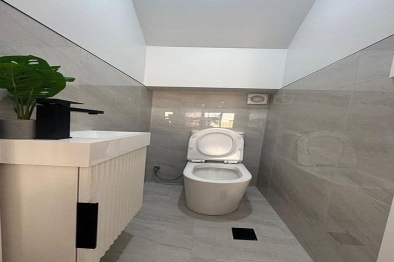 Photo of property in 44 Challen Close, Conifer Grove, Takanini, 2112