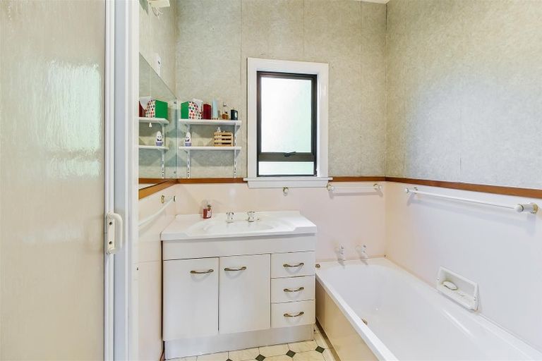 Photo of property in 72 Parsonage Road, Waimate, 7978