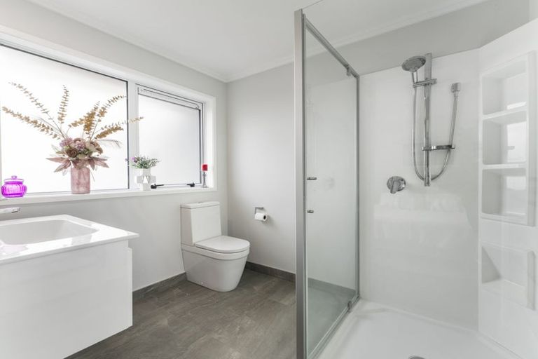 Photo of property in 10 Grenache Way, Kumeu, 0810