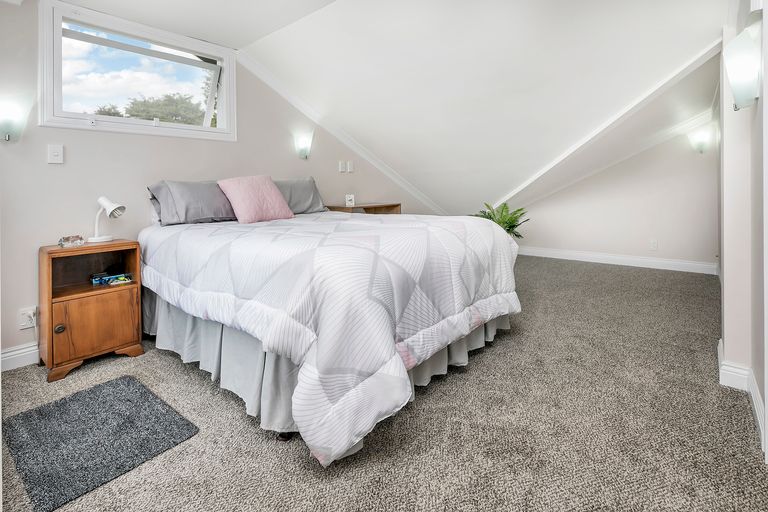 Photo of property in 1084 Scenic Drive North, Swanson, Auckland, 0816