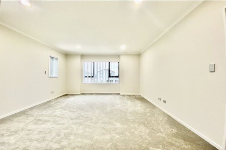 Photo of property in 5 Cloonlyon Drive, Flat Bush, Auckland, 2019