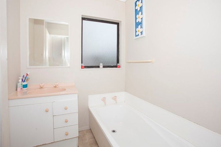 Photo of property in 79 Hillcrest Drive, Kelvin Grove, Palmerston North, 4414