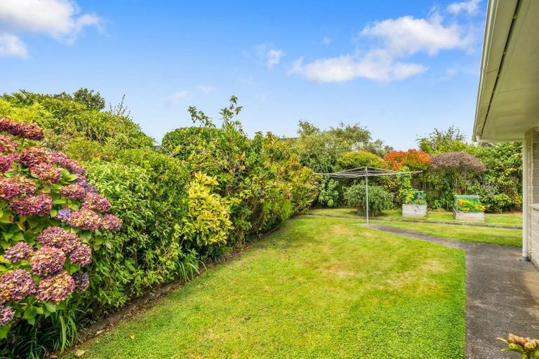 Photo of property in 20 Rewarewa Crescent, Waikanae, 5036