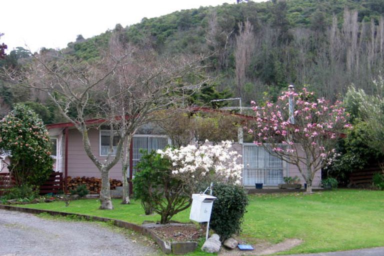 Photo of property in 6 Skipage Grove, Featherston, 5710