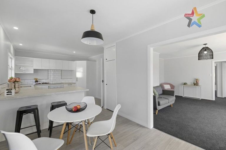 Photo of property in 385 Stokes Valley Road, Stokes Valley, Lower Hutt, 5019