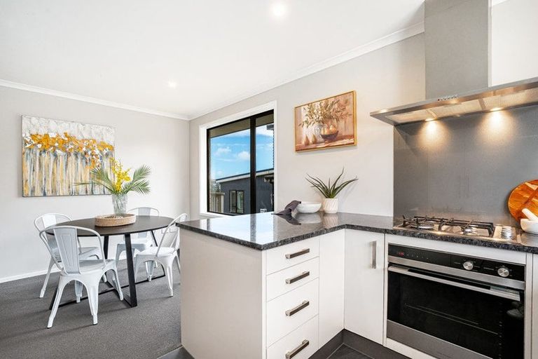 Photo of property in 1 Cirrus Close, Newlands, Wellington, 6037