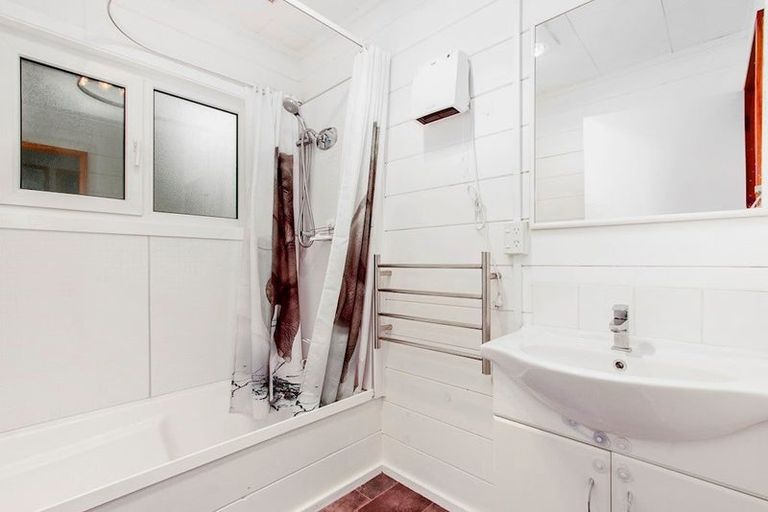 Photo of property in 83a Verbena Road, Birkdale, Auckland, 0626