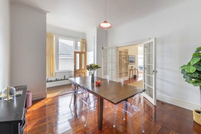 Photo of property in 50 Central Terrace, Kelburn, Wellington, 6012