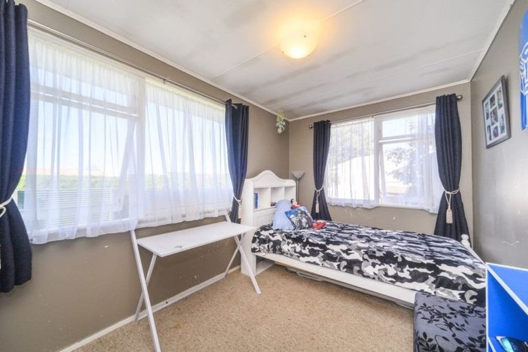 Photo of property in 17 Egmont Place, Westbrook, Palmerston North, 4412