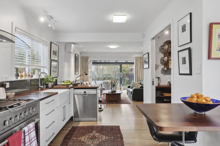 Photo of property in 1b Nicolas Avenue, Glen Eden, Auckland, 0602