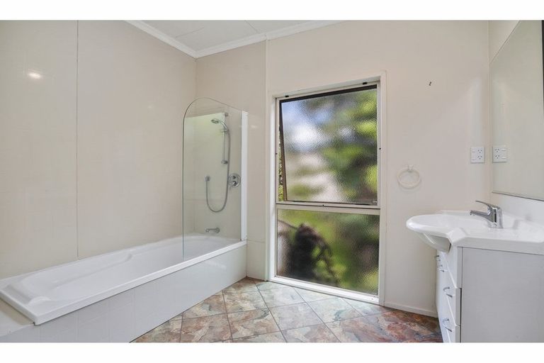 Photo of property in 10 Hihitahi Rise, Paihia, 0200