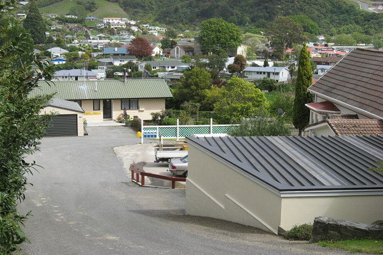 Photo of property in 129 Wellington Street, Picton, 7220