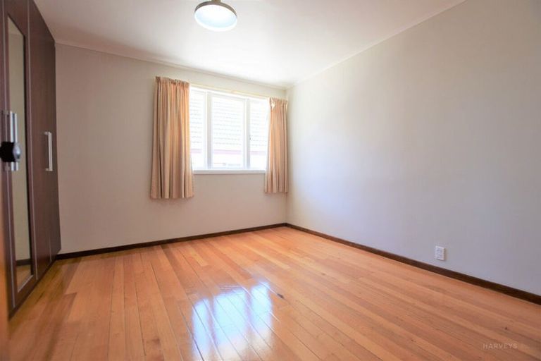 Photo of property in 20 Amberley Avenue, Te Atatu South, Auckland, 0610