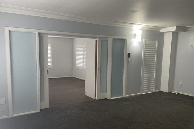 Photo of property in 8 Divich Avenue, Te Atatu South, Auckland, 0610