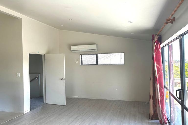 Photo of property in 1/32 Waverley Avenue, Glenfield, Auckland, 0629