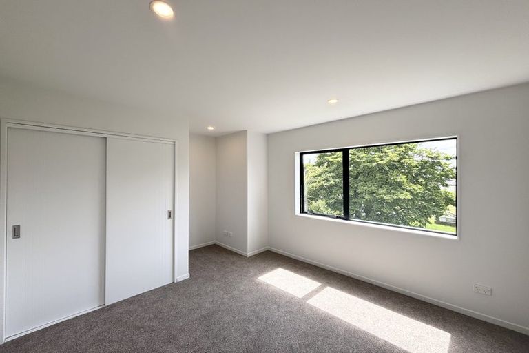 Photo of property in 4/9 Flanshaw Road, Te Atatu South, Auckland, 0610