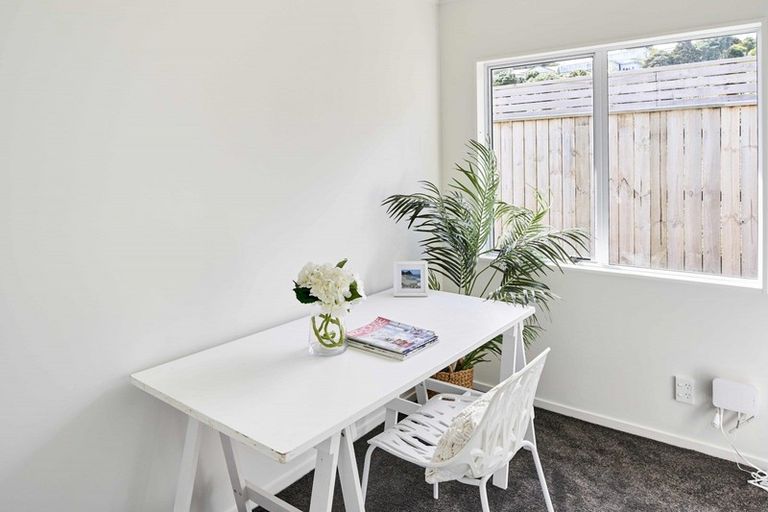 Photo of property in 5a Grays Road, Plimmerton, Porirua, 5026