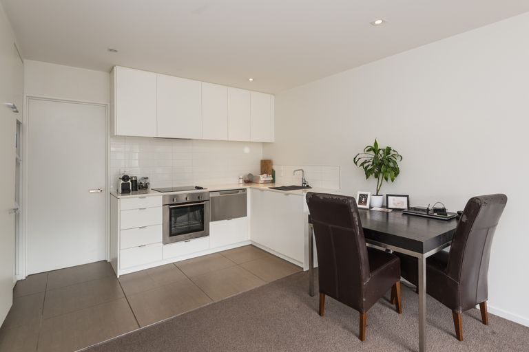 Photo of property in 9/20 North Avon Road, Richmond, Christchurch, 8013