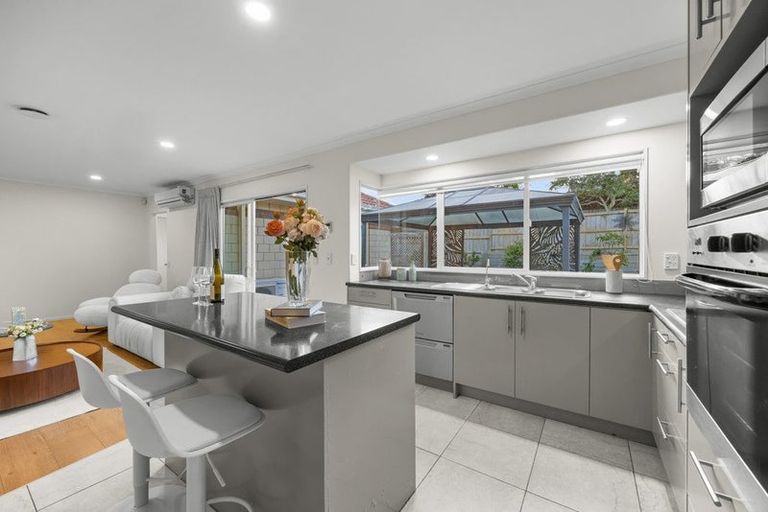 Photo of property in 8 William Woods Court, Flat Bush, Auckland, 2016