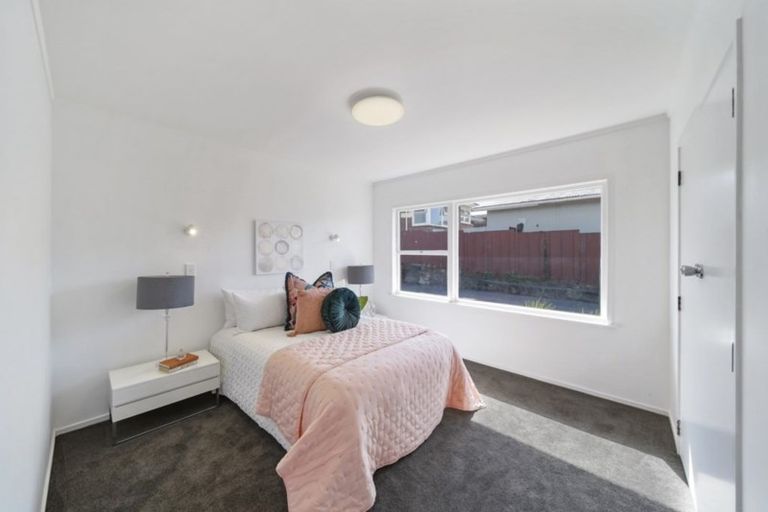 Photo of property in 2/22 Pooley Street, Pakuranga Heights, Auckland, 2010