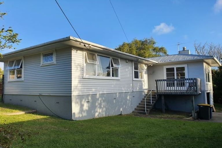 Photo of property in 2/298 Rangatira Road, Beach Haven, Auckland, 0626