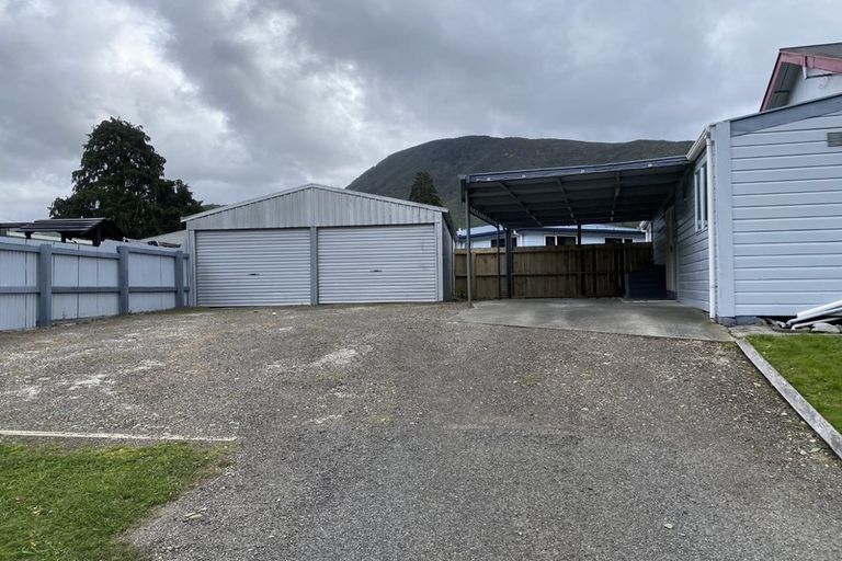 Photo of property in 41 Devon Street, Picton, 7220