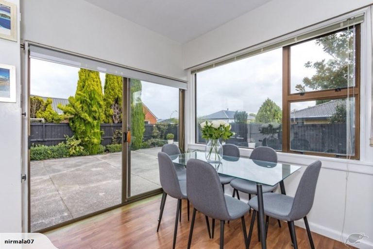 Photo of property in 215 Main North Road, Redwood, Christchurch, 8051