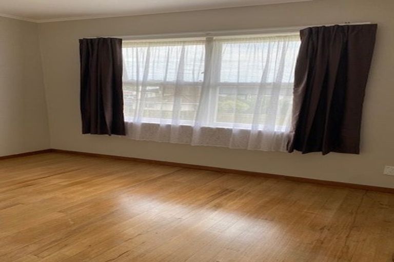 Photo of property in 1/2 Archibald Road, Kelston, Auckland, 0602