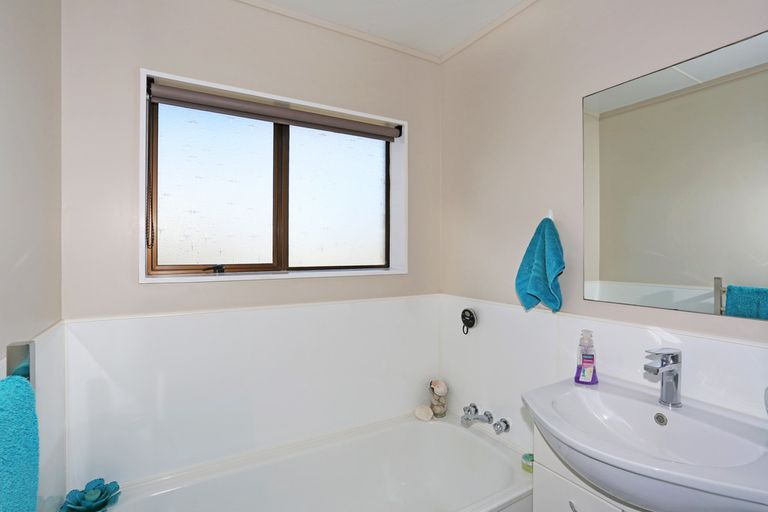 Photo of property in 16 Thorn Road, Tuakau, 2121