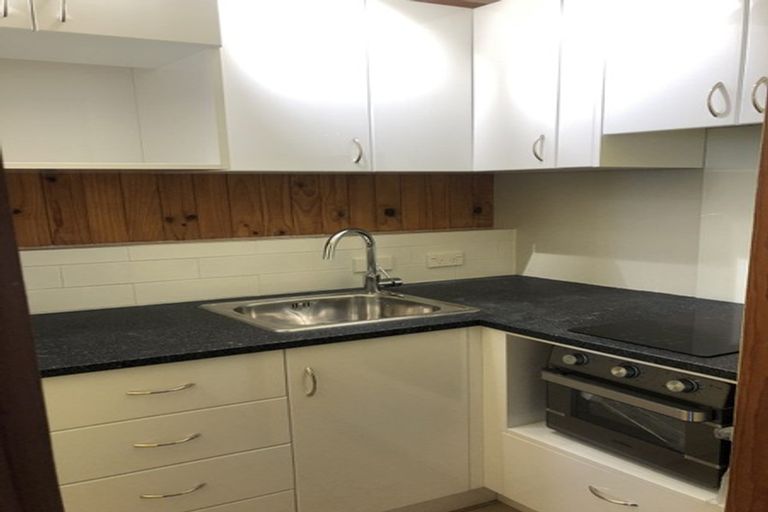 Photo of property in 5 Newnham Court, Tawa, Wellington, 5028