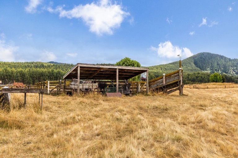 Photo of property in 119 Holyoakes Road, Kinloch, Taupo, 3377